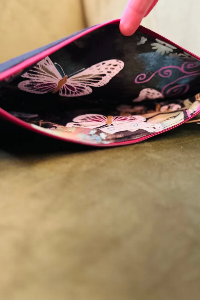 Pochette grande fleur rose brodée