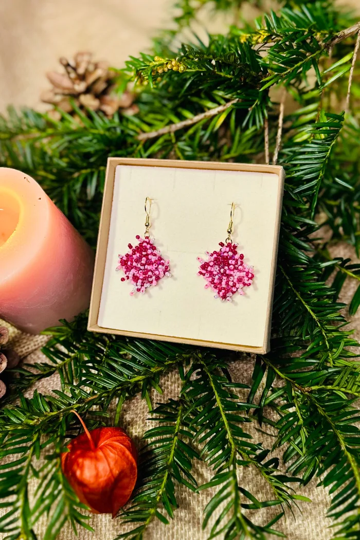 boucles d'oreilles pendantes perles roses