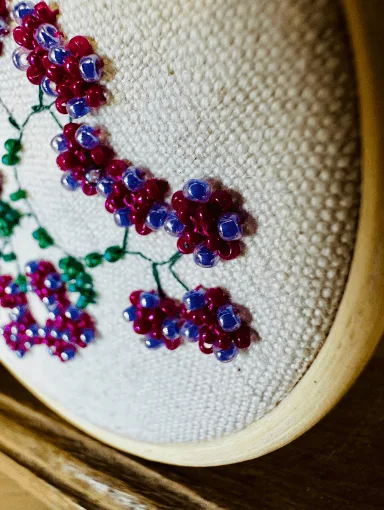 broderie de perles entrelacs de fleurs