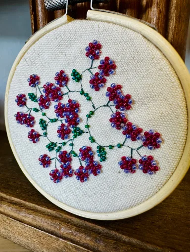 mini broderie fleurs fuchsia et mauve